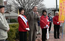  佐々木とも子市議候補を応援する笠井議員